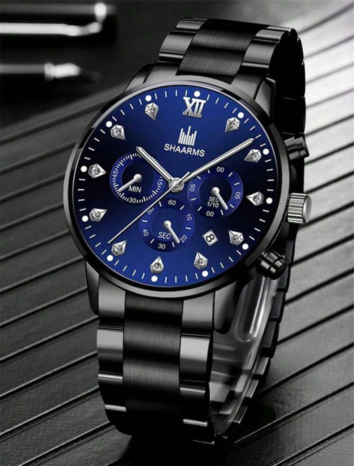 Montre quartz triple cadran avec date.